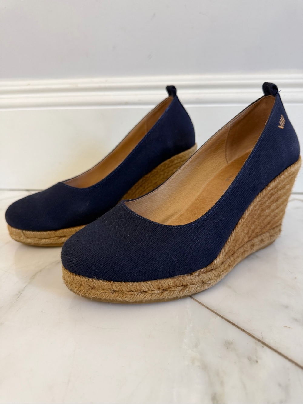 Viscata Euro 39 US women’s 8-8.5 Navy and Tan Canvas Espadrille Wedge Heels